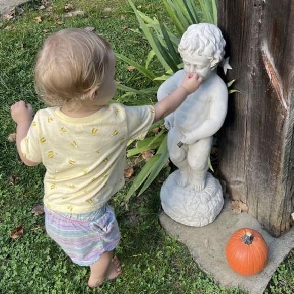 Meet your Posher, Leslie - Picture 1 of 1